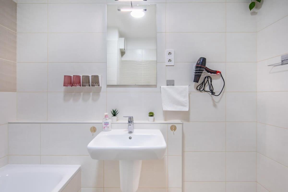Central - New - Cozy Stay Будапеща Екстериор снимка